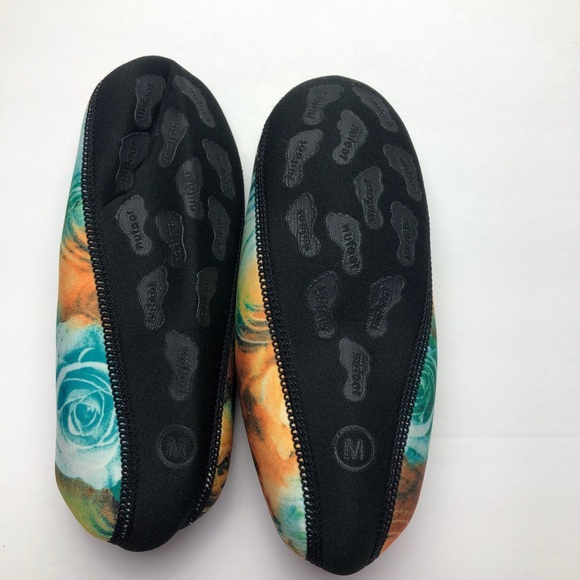 Nufoot Black with Multicolor Floral Print Medium - Picture 2 of 4
